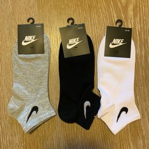 Men’s Nike socks size 7-12 brand new